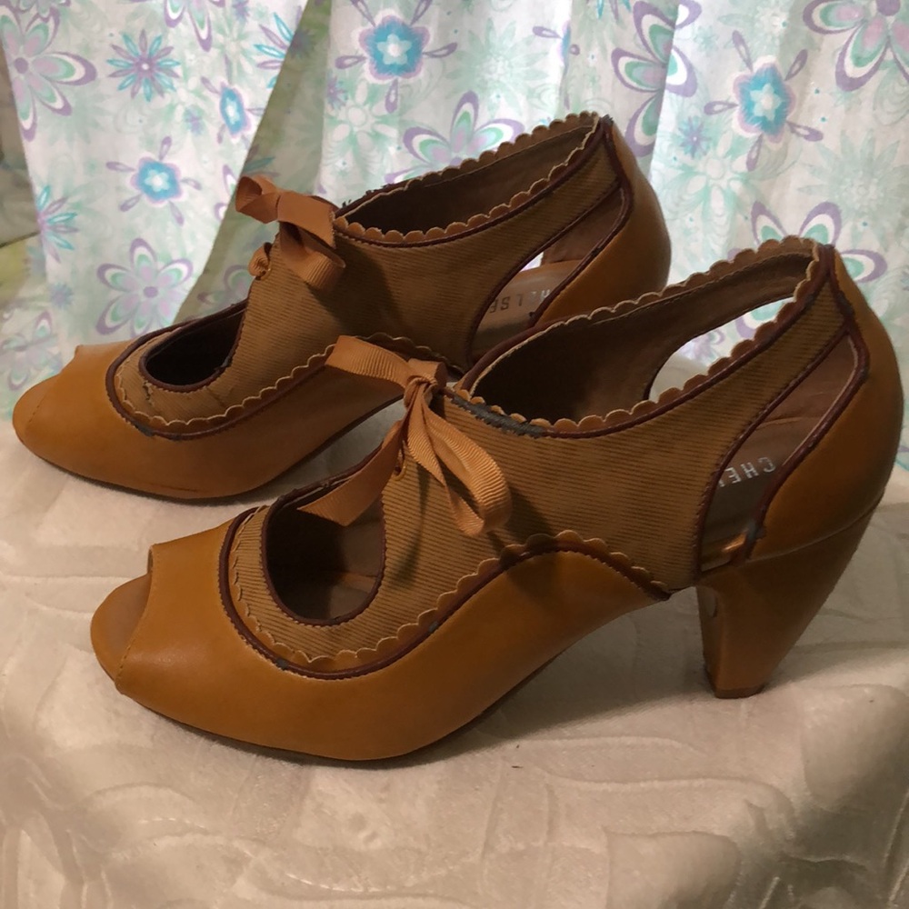 Chelsea Crew Camel Lace Up Heels 7.5